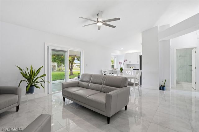 750 Cherry Blossom CT, Naples, FL 34120