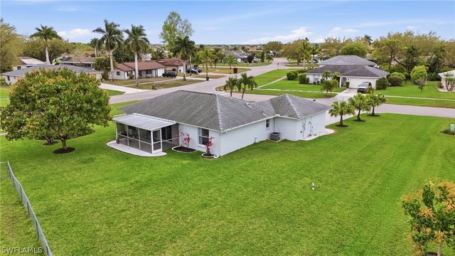 750 Cherry Blossom CT, Naples, FL 34120