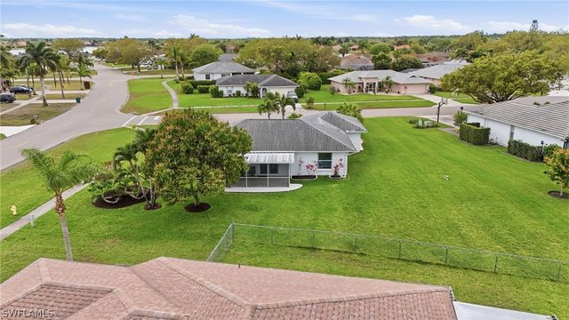 750 Cherry Blossom CT, Naples, FL 34120