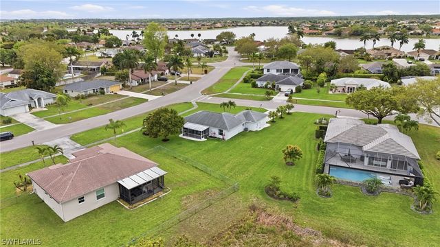 750 Cherry Blossom CT, Naples, FL 34120