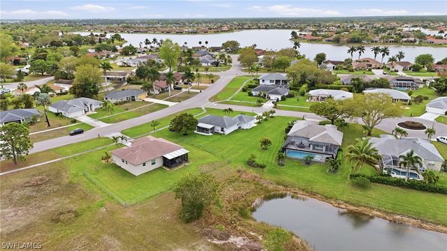 750 Cherry Blossom CT, Naples, FL 34120