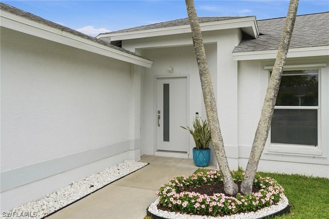 750 Cherry Blossom CT, Naples, FL 34120