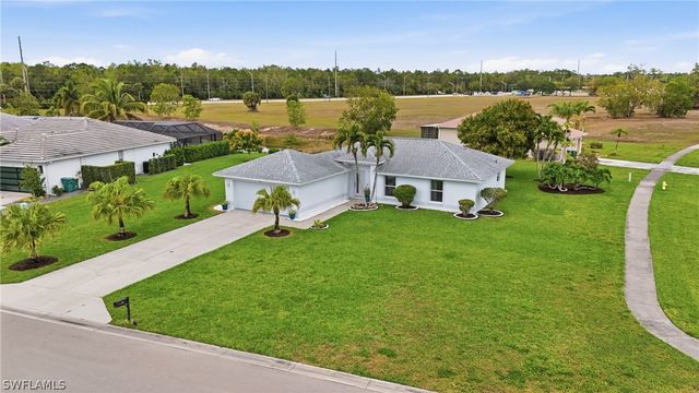 750 Cherry Blossom CT, Naples, FL 34120