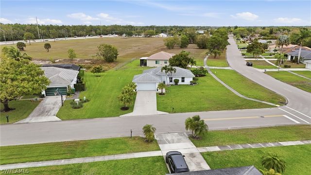 750 Cherry Blossom CT, Naples, FL 34120