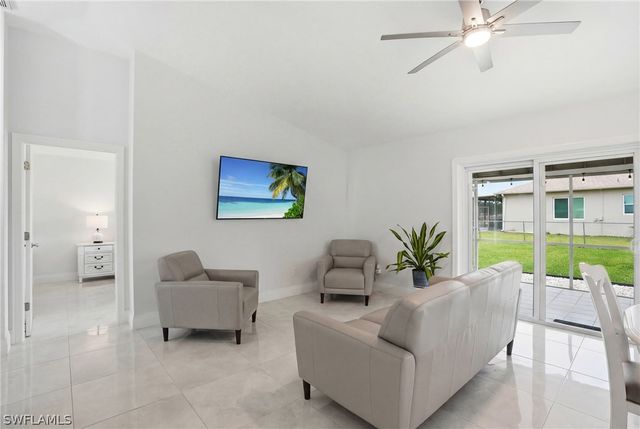 750 Cherry Blossom CT, Naples, FL 34120