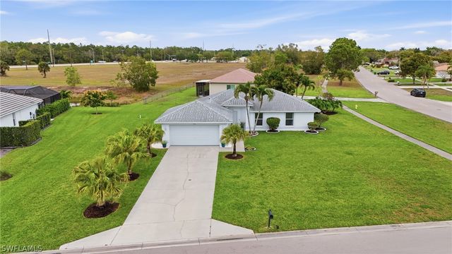 750 Cherry Blossom CT, Naples, FL 34120