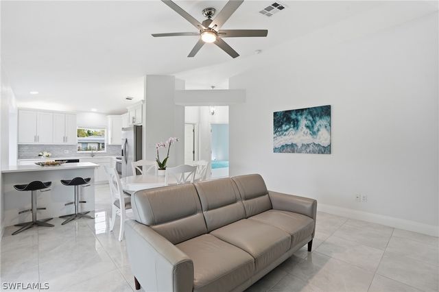 750 Cherry Blossom CT, Naples, FL 34120