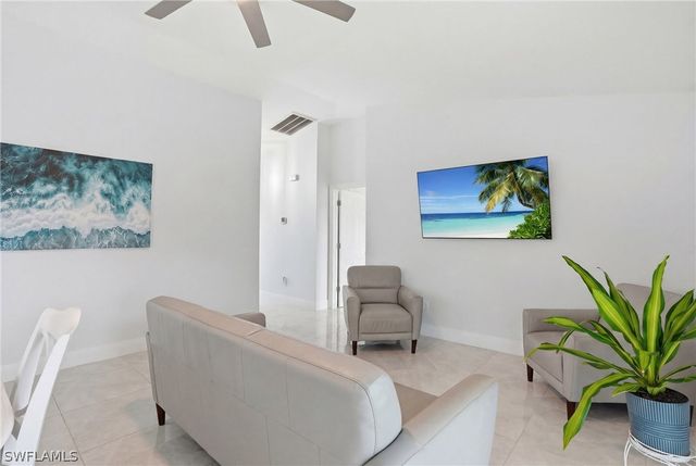 750 Cherry Blossom CT, Naples, FL 34120