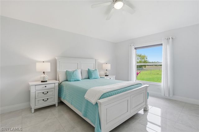 750 Cherry Blossom CT, Naples, FL 34120