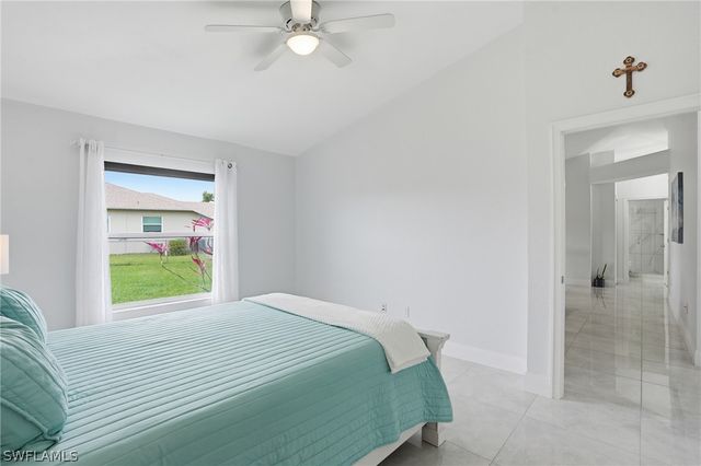 750 Cherry Blossom CT, Naples, FL 34120