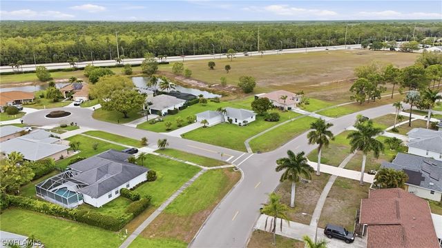 750 Cherry Blossom CT, Naples, FL 34120