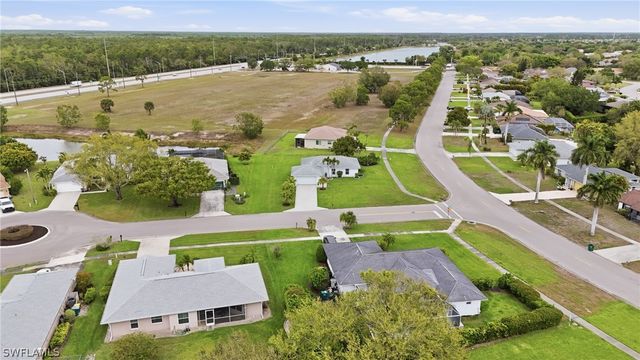 750 Cherry Blossom CT, Naples, FL 34120