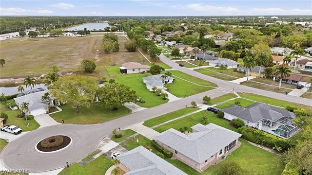 750 Cherry Blossom CT, Naples, FL 34120