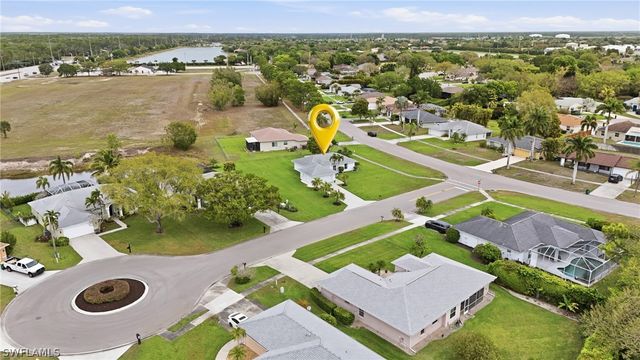 750 Cherry Blossom CT, Naples, FL 34120