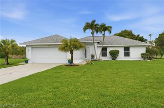 750 Cherry Blossom CT, Naples, FL 34120