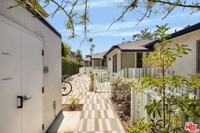 1446 Yale Street B, Santa Monica, CA 90404