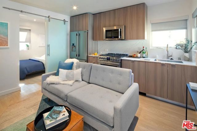 1446 Yale Street B, Santa Monica, CA 90404
