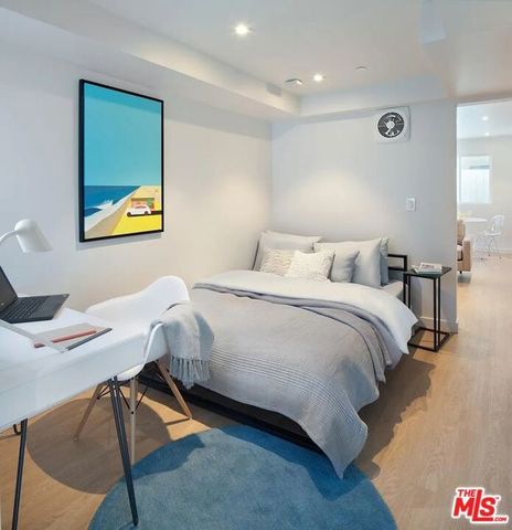 1446 Yale Street B, Santa Monica, CA 90404