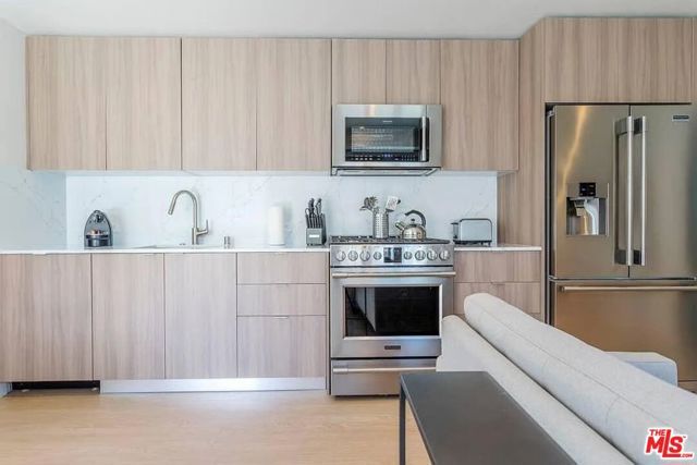 1446 Yale Street B, Santa Monica, CA 90404