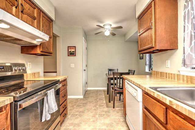 138 Foxwood Close 138, Milford, CT 06461
