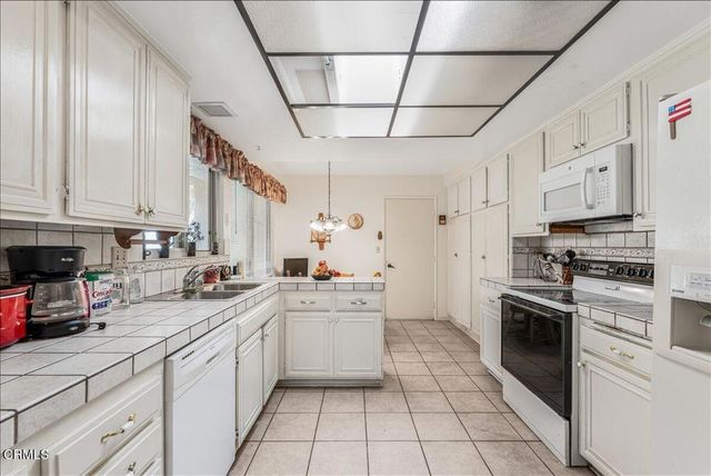 41028 Village 41, Camarillo, CA 93012