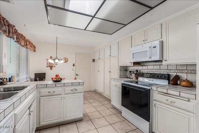 41028 Village 41, Camarillo, CA 93012