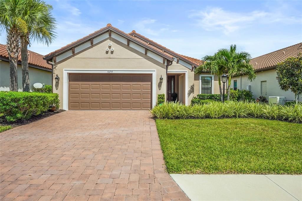 6253 MESA GLEN, Bradenton, FL 34203