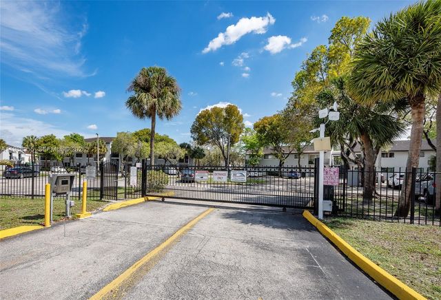 7095 NW 179th St 110, Hialeah, FL 33015