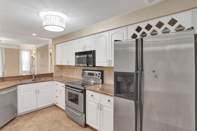 1900 Oceanwalk Ln Apt 115, Pompano Beach, FL 33062