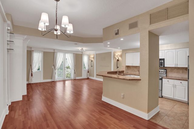 1900 Oceanwalk Ln Apt 115, Pompano Beach, FL 33062