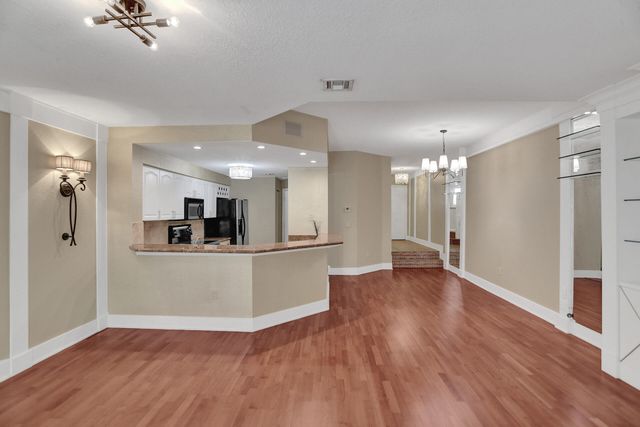 1900 Oceanwalk Ln Apt 115, Pompano Beach, FL 33062