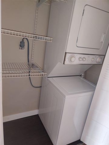 8290 Lake Dr 509, Doral, FL 33166