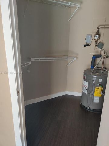 8290 Lake Dr 509, Doral, FL 33166