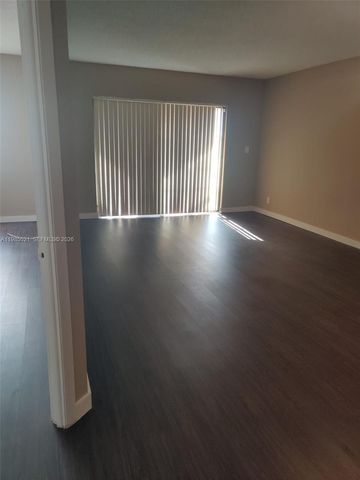 8290 Lake Dr 509, Doral, FL 33166