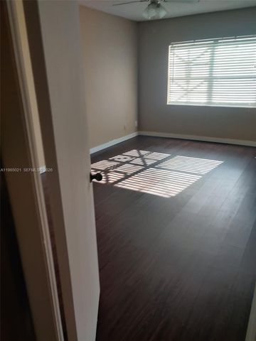 8290 Lake Dr 509, Doral, FL 33166