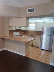 8290 Lake Dr 509, Doral, FL 33166