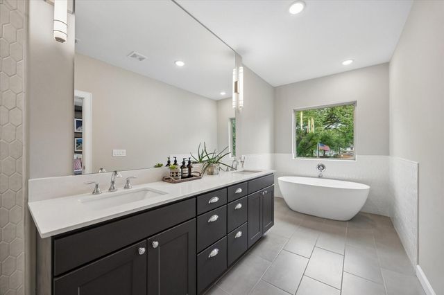 5211 Amber Sunrise Drive, Houston, TX 77018