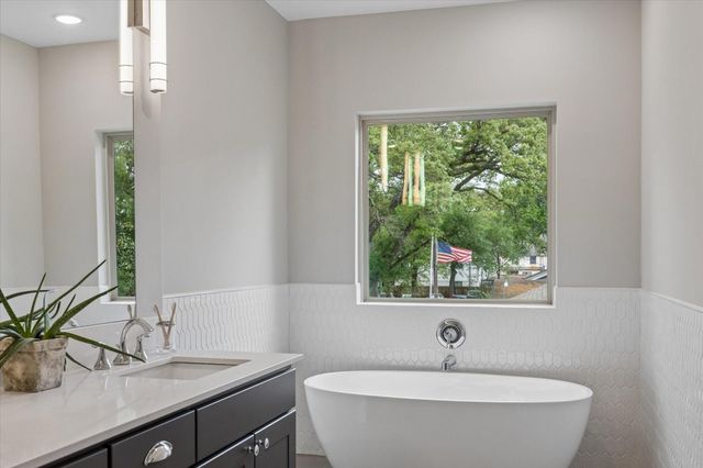 5211 Amber Sunrise Drive, Houston, TX 77018