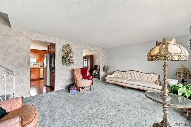 59 Fairoaks Lane, Cheektowaga, NY 14227