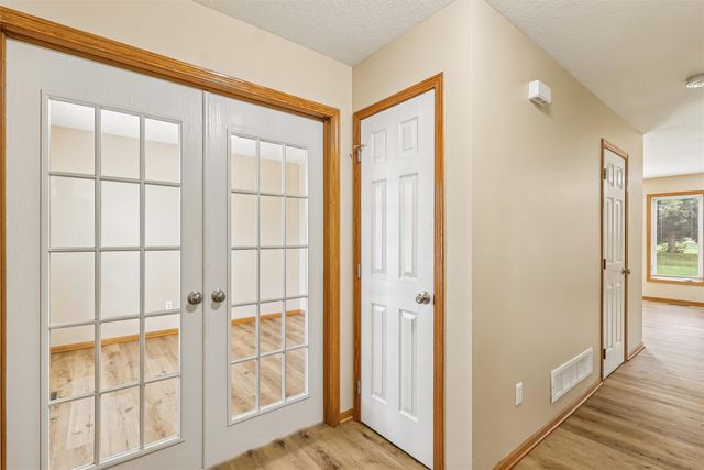 9370 Red Sunset Drive, West Des Moines, IA 50266