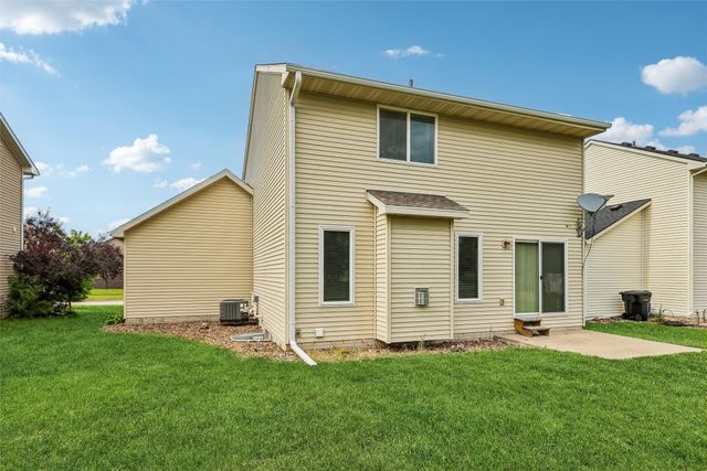 9370 Red Sunset Drive, West Des Moines, IA 50266