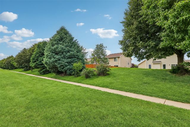 9370 Red Sunset Drive, West Des Moines, IA 50266