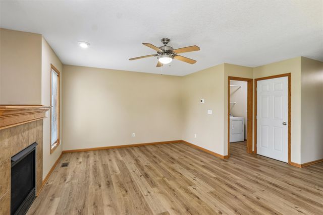9370 Red Sunset Drive, West Des Moines, IA 50266