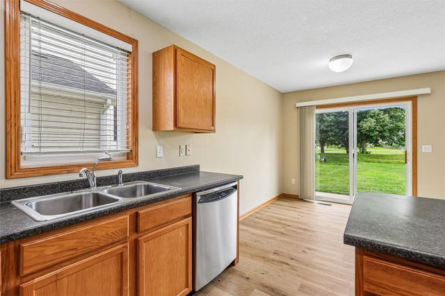 9370 Red Sunset Drive, West Des Moines, IA 50266