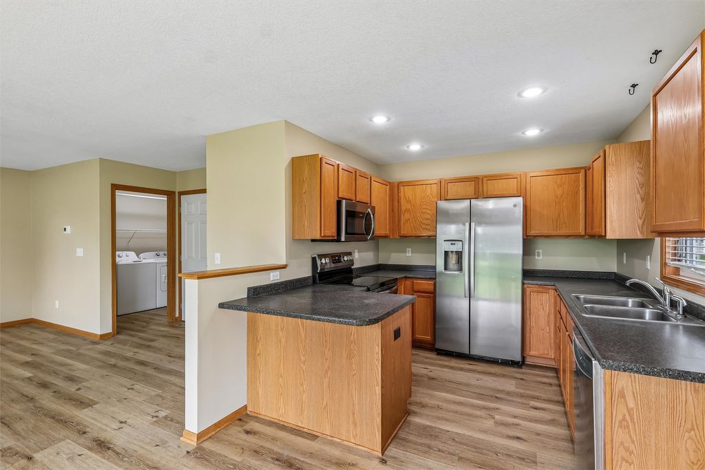 9370 Red Sunset Drive, West Des Moines, IA 50266