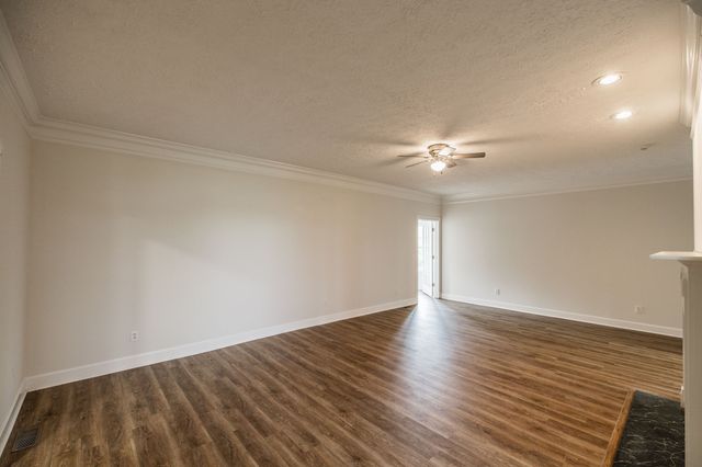 101 Oakland Dr, Gallatin, TN 37066