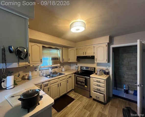 1490 Autumn Drive, Flint Charter Township, MI 48532