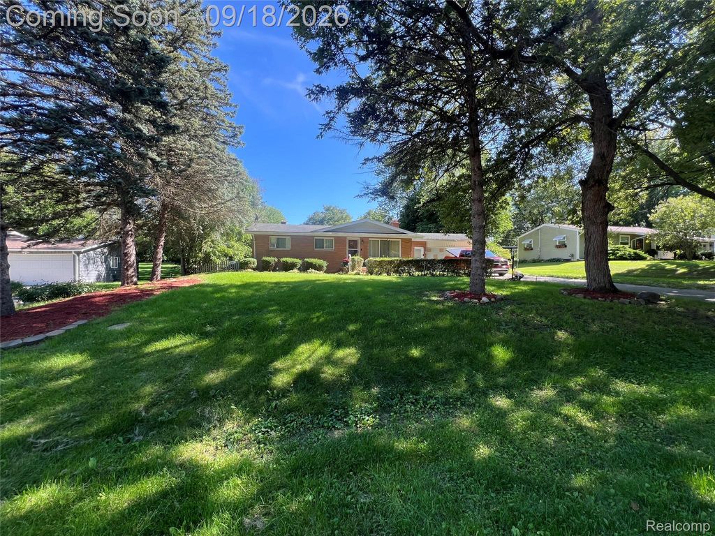 1490 Autumn Drive, Flint Charter Township, MI 48532
