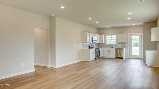 4178 Gambrel Oaks Street, Blountville, TN 37617