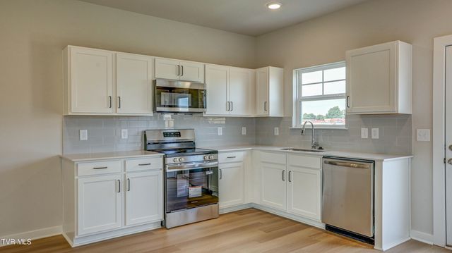 4178 Gambrel Oaks Street, Blountville, TN 37617